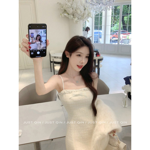 JustQin【优雅贵女】气质显瘦肌理感小香风钉珠吊带连衣裙女秋季
