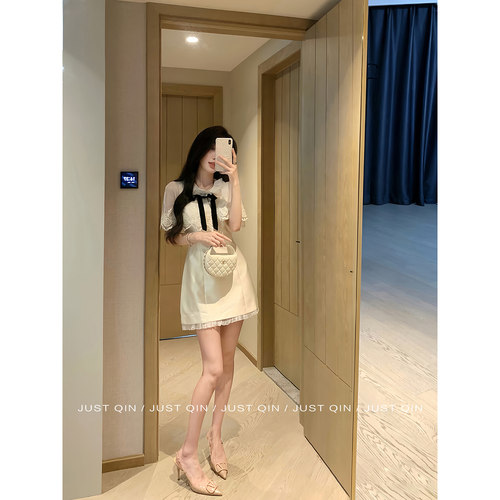 JustQin【上东区贵女】2026新款白色气质蕾丝拼接系带连衣裙女秋