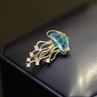 新款超闪水母胸针气质蓝色海洋生物别针高级感西装毛衣胸花配饰女