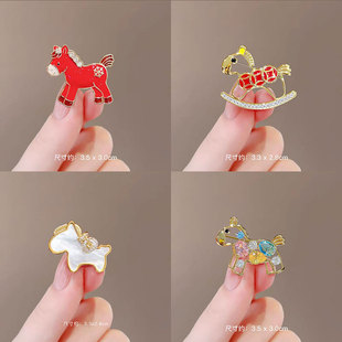 新款彩钻镂空小马胸针精致高级感胸花西装大衣别针马年生肖配饰女