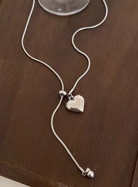 简约银色爱心吊坠项链轻奢精致小众设计时尚气质秋冬百搭个性项链