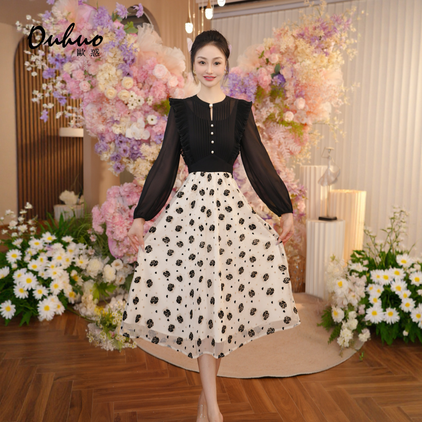 黑色长袖拼接高级感连衣裙女2025