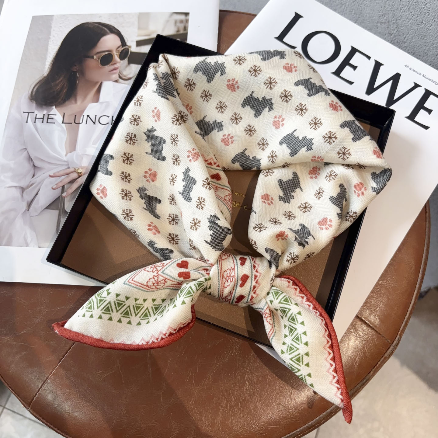 时尚百搭高级感真丝羊毛小方巾春秋装饰小披肩冬季护颈丝毛围脖女