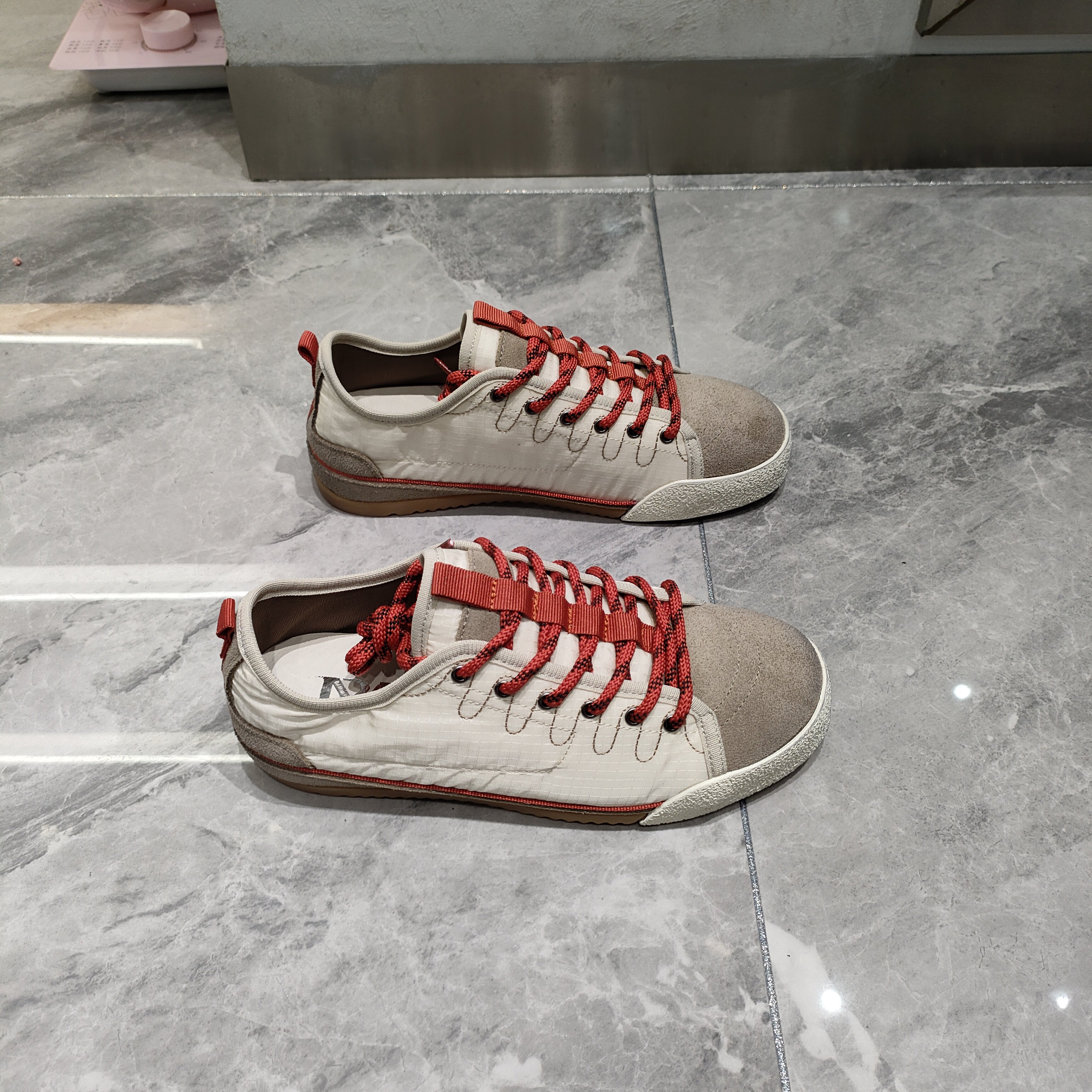 2026早春新款时尚德训鞋百搭休闲滑板鞋超轻软底女鞋潮系带皮配布