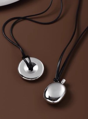水瓶圆环黑色皮绳项链女轻奢小众设计高级感叠戴银色吊坠毛衣链