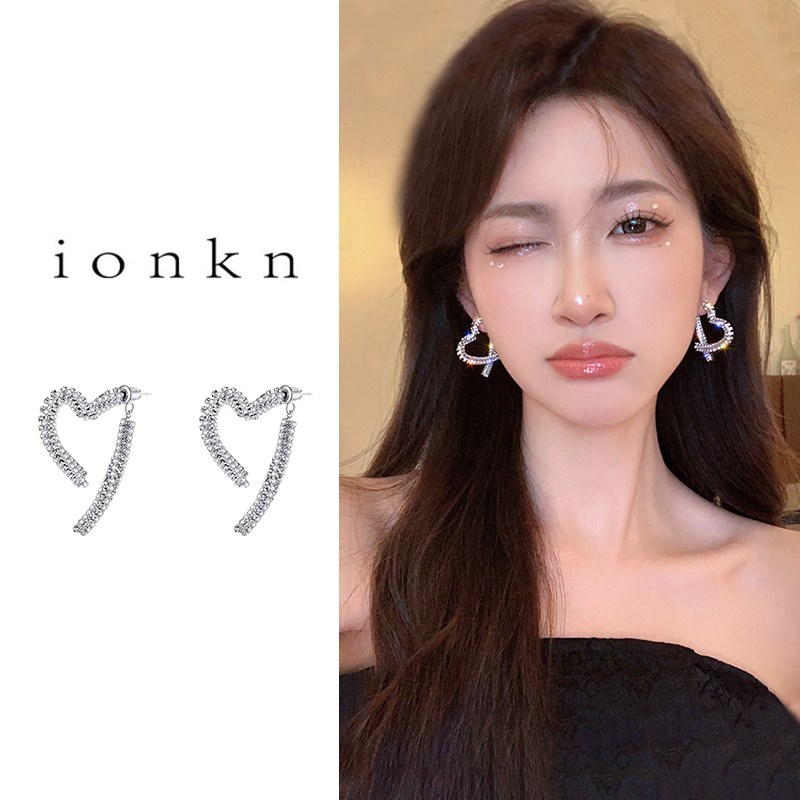 爱心爆闪耳钉女独特漂亮新款爆款耳环绝美设计感精致百搭高级耳饰