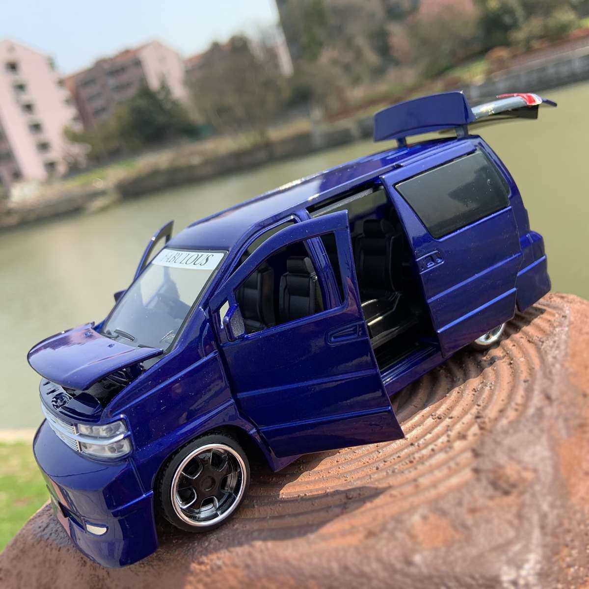 新款jkm1:32君爵大包围改装mpv五开门声光合金面包车模玩具模型