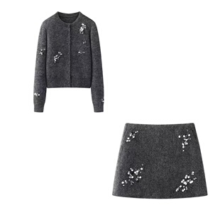 小艾のmiu系穿搭！重工钉珠灰色开衫毛衣高腰显瘦A字短裙两件套装