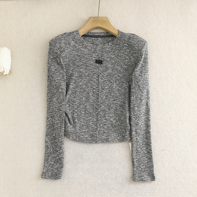 小艾の带垫肩收腰T恤2025秋新款圆领修身显瘦长袖短款针织衫上衣