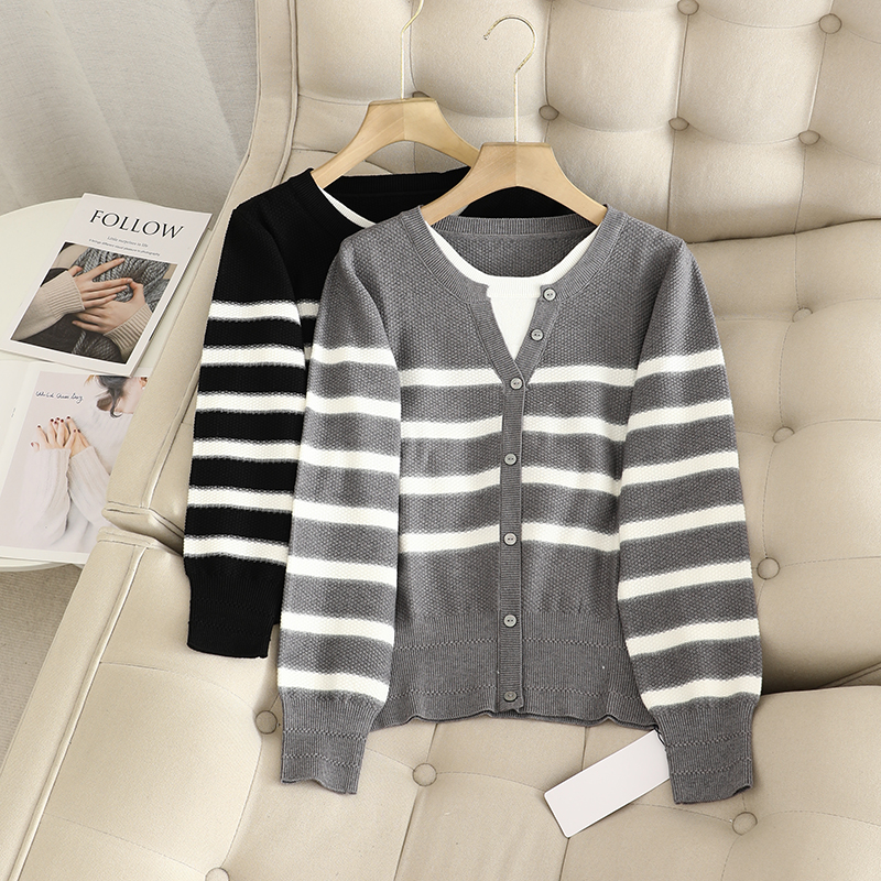 针织单排扣圆领条纹针织衫