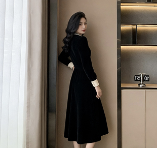 2025年新款法式气质丝绒连衣裙女秋冬高级感小个子内搭打底长裙子