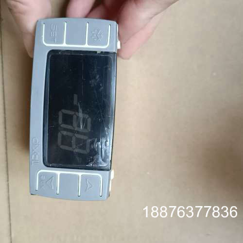 意大利小精灵温控器XR02CX，正品拆机，实物如图所示，50议价