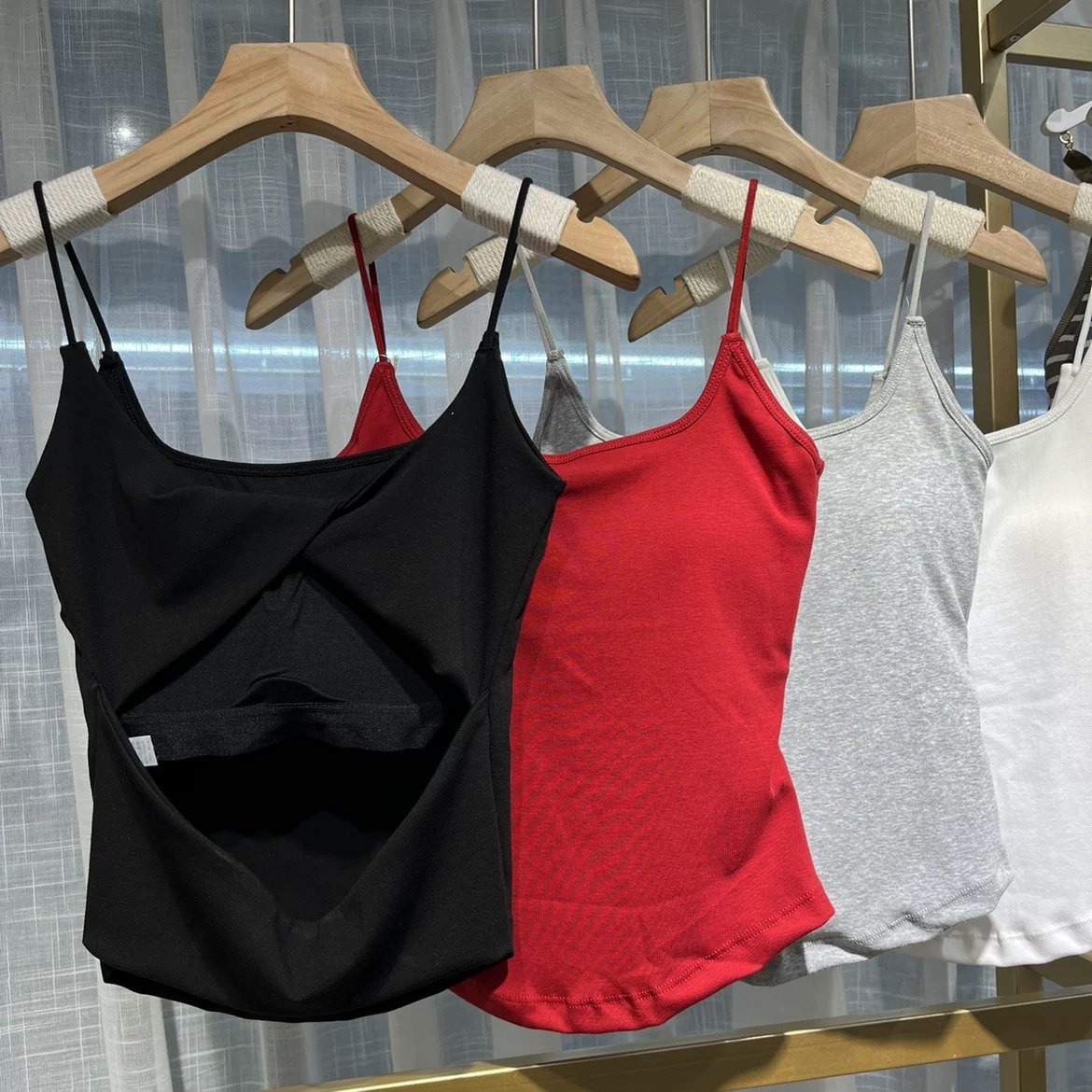 妃子纪吊带背心女性感舒适透气细带不规则带胸垫内衣内搭美背3637