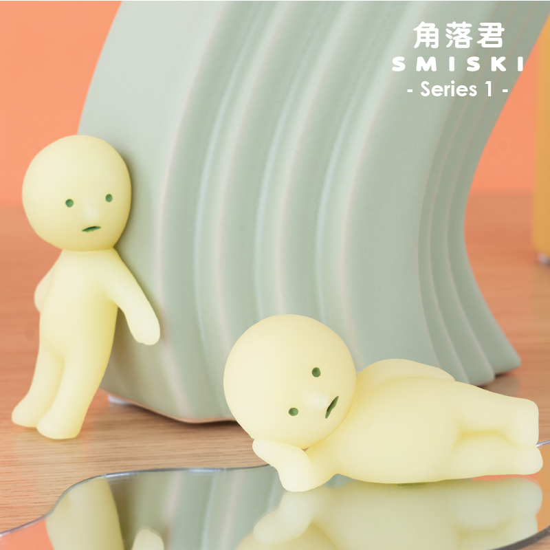 日本网红潮玩夜光公仔盲盒玩具