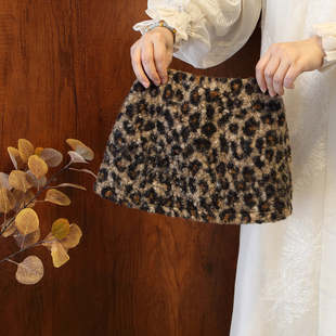 女童秋冬加厚半身裙宝宝百搭显瘦A字短裙儿童羊羔绒防走光包臀裙