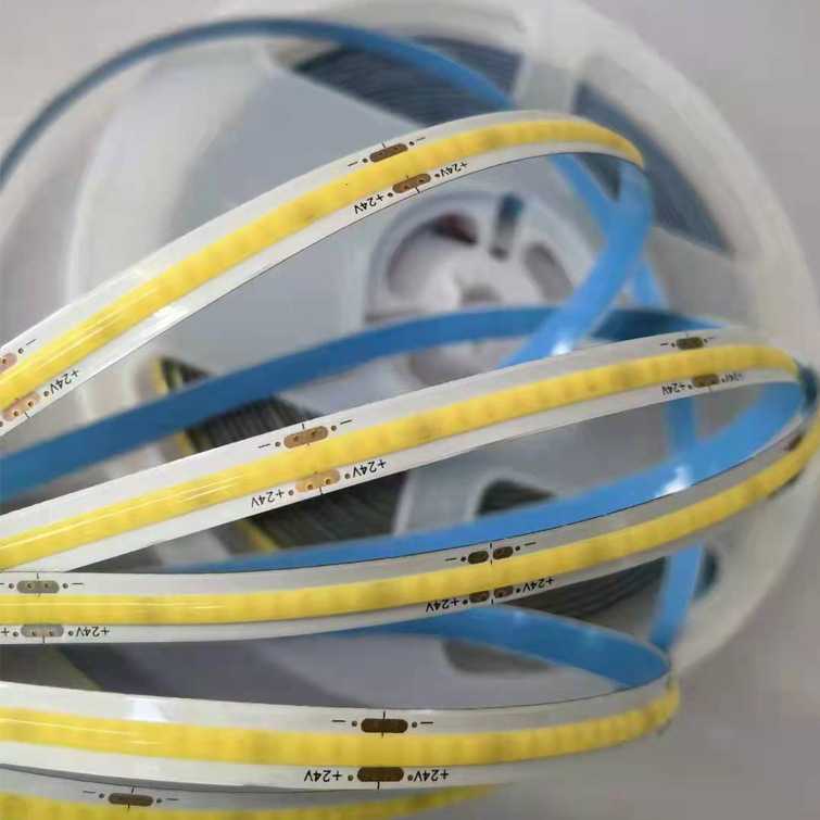 新款直销led灯带12V低压2835高亮软灯条超亮长条光带线灯自粘贴片