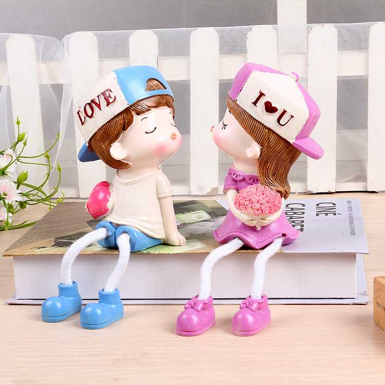 新款直销创意亲嘴情侣 吊脚娃娃树脂装饰摆件 生日礼物客厅 卧室