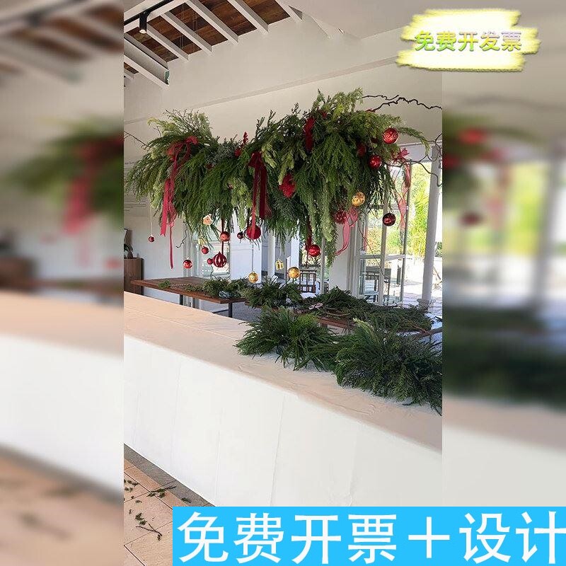 咖啡店圣诞节氛围悬挂藤条