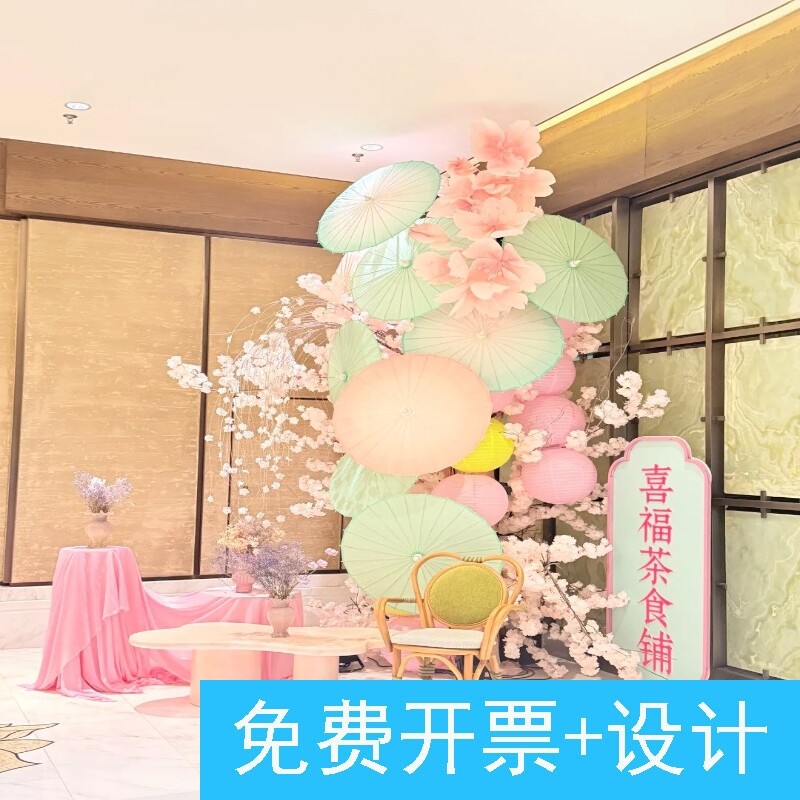 新中式油纸伞粉色花艺造景装饰店铺橱窗小众晨袍高级感场景布置