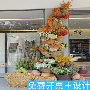 秋日女装店橱窗篮子花艺置