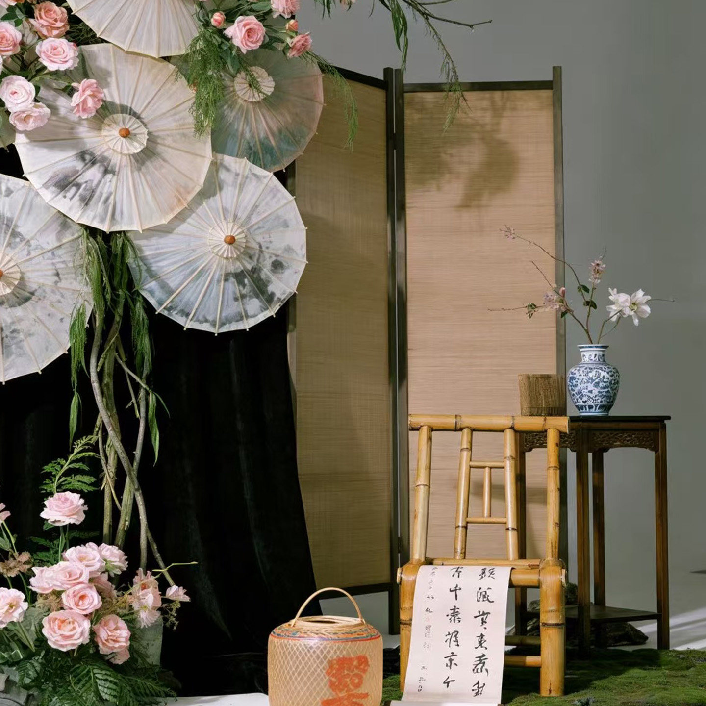 中式古风婚庆装饰布置书法油纸纸伞玫瑰花古风婚礼背景道具