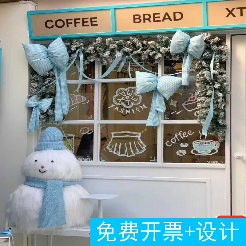 咖啡店门口蓝色调蝴蝶结雪