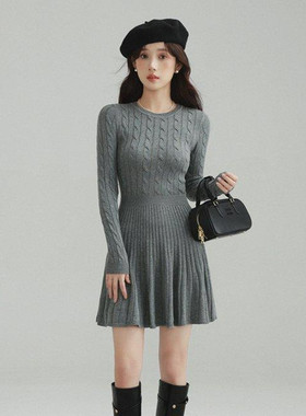 小个子灰色长袖针织连衣裙子女秋季2025新款法式气质绝美收腰短裙