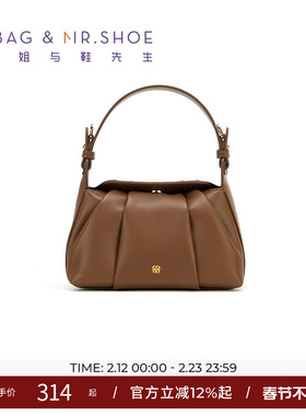 包小姐与鞋先生秋季款棕色云朵褶皱手提包女BB244317