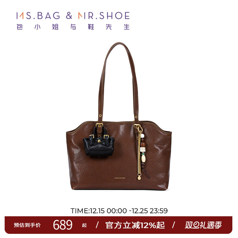 牛反绒经过特殊处理，其具有绒毛质感和柔软