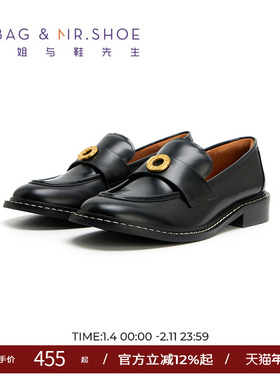 包小姐与鞋先生秋季黑色开边珠扣式低跟乐福鞋女243013