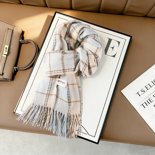 围巾冬季女高级感浅蓝色格子披肩2025新款百搭韩系氛围感学生围脖