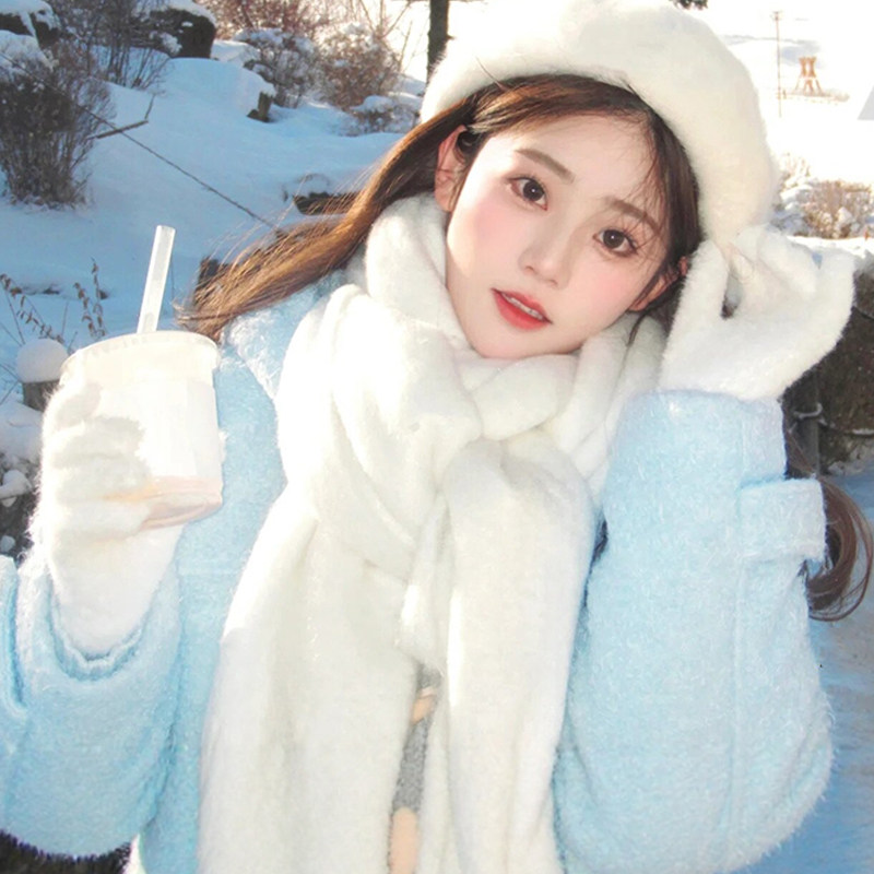 针织白色围巾女护肩保暖秋冬韩系氛围感高颜值百搭显白加大厚披肩