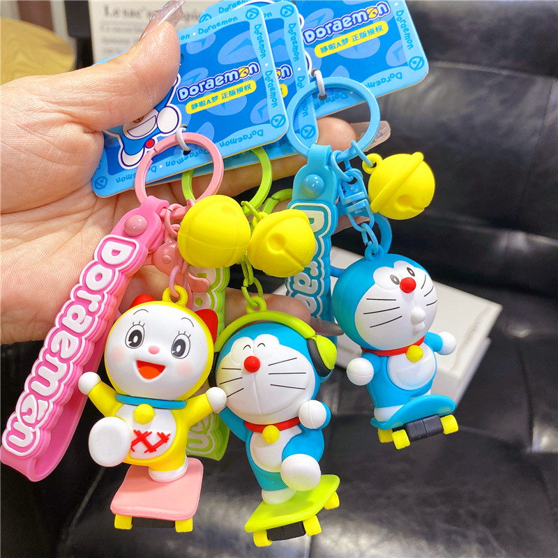 正版哆啦A梦滑板机器猫钥匙扣