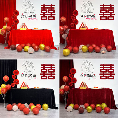 红色金丝绒订婚桌布长方形