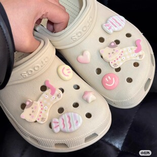 原创hellokitty洞洞鞋配饰crocs碎花小猫鞋花适配卡骆驰鞋扣可爱