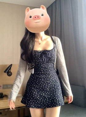 法式蓝色碎花吊带连衣裙
