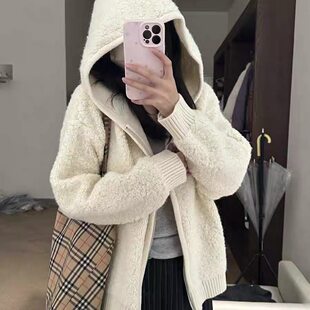 韩系连帽拉链白色毛衣外套针织开衫女秋冬季毛绒绒保暖上衣松弛感