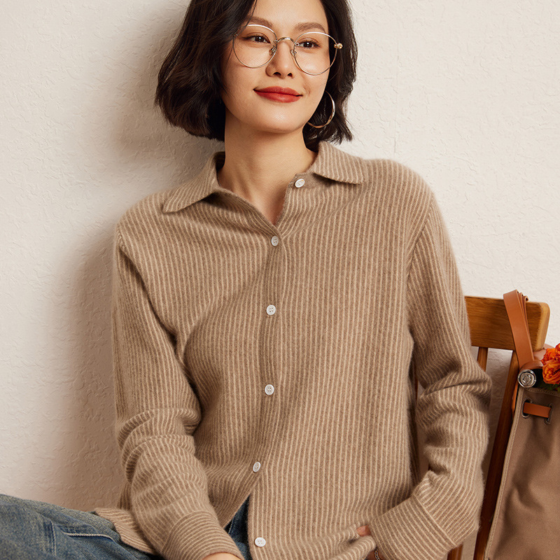 山羊绒2025秋冬女新短款宽松衬衫领纯色抽条系扣针织开衫毛衣外套