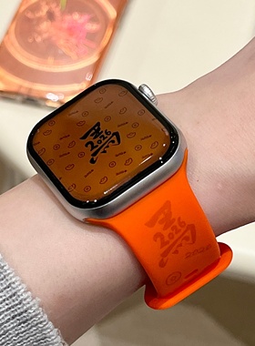 启乾 马年新款元宝2026马文字适用iwatchs10/9苹果Applewatch7手表表带SE8橙色硅胶透气6运动5/4/3新年ins