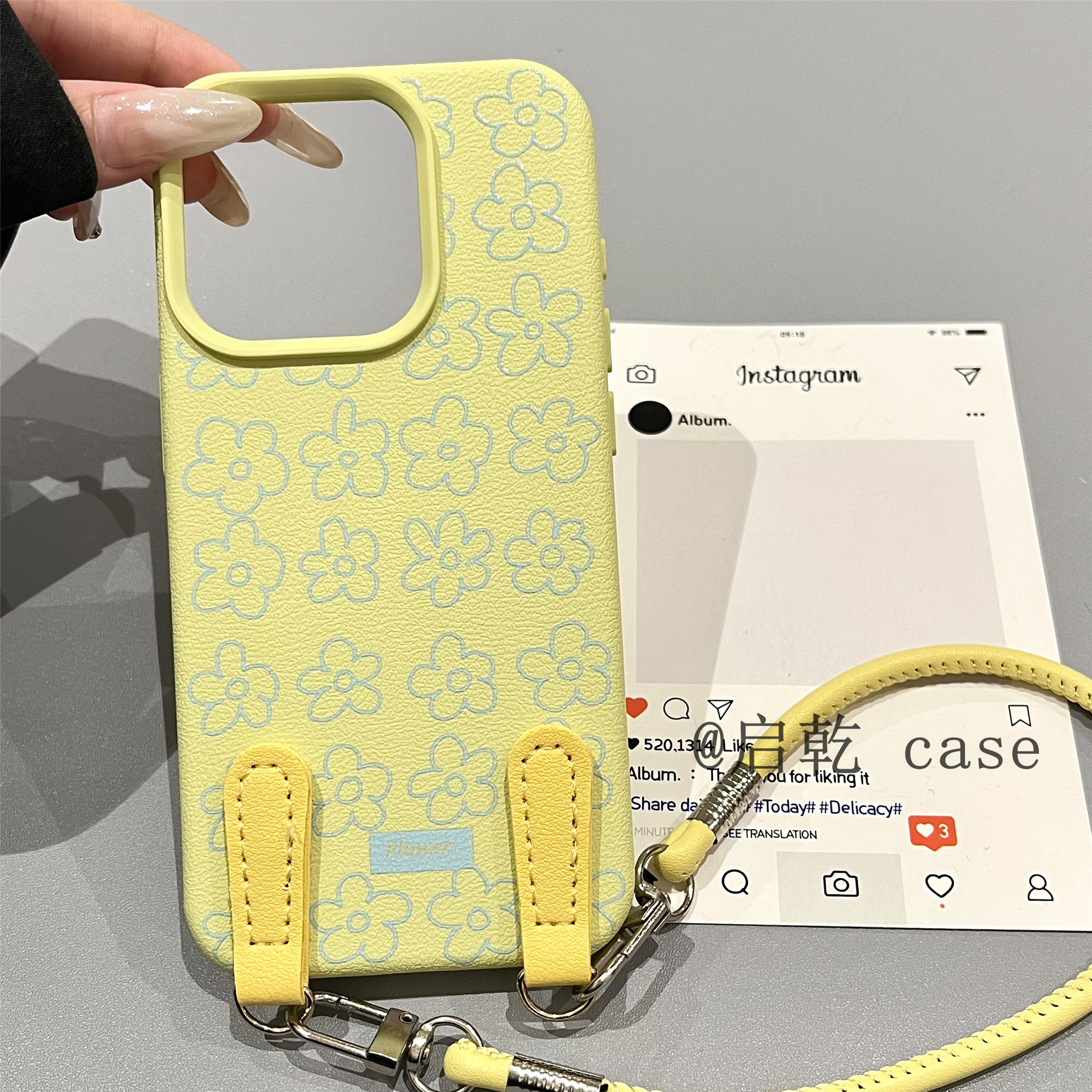 启乾 黄色线条花朵腕带iPhone16/15手机壳适用苹果14/13promax皮质软壳链条挂绳少女心小清新韩风ins新款夏天