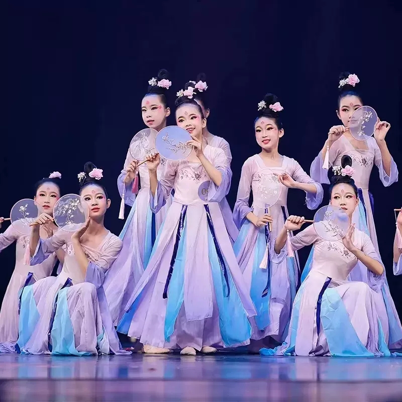 女古典汉服练功服胭脂妆桃花笑