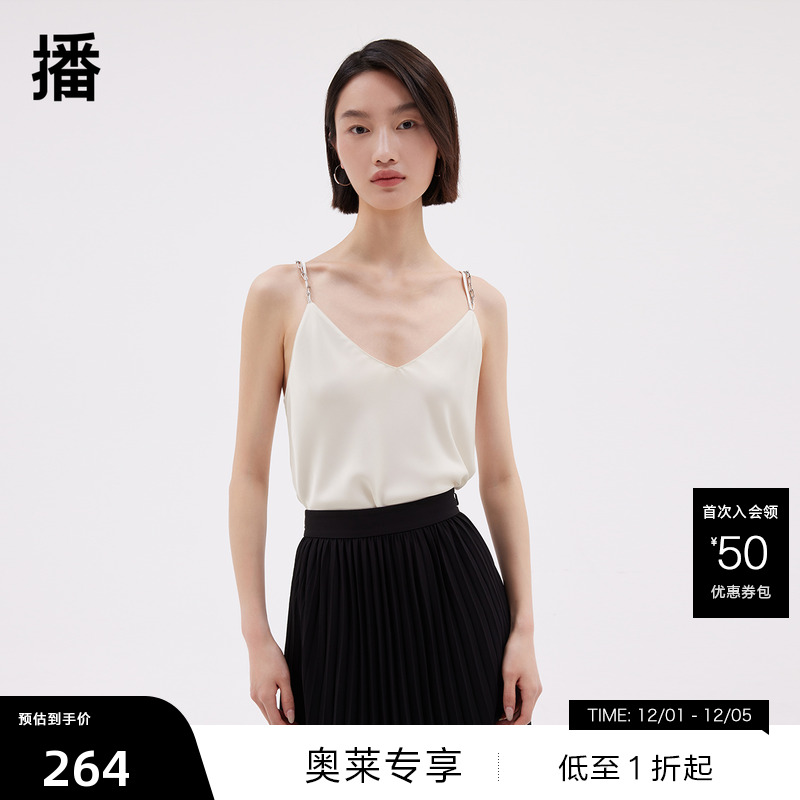 银色金属链条装饰