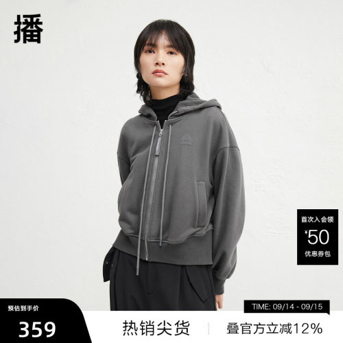 牙刷绣绣标点缀，平整袖口罗纹密织