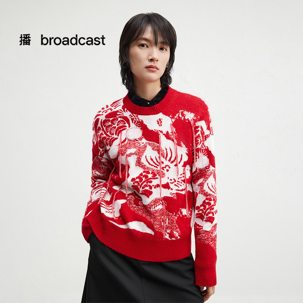 舒适简约罗纹圆领，吊流苏设计层次感十足