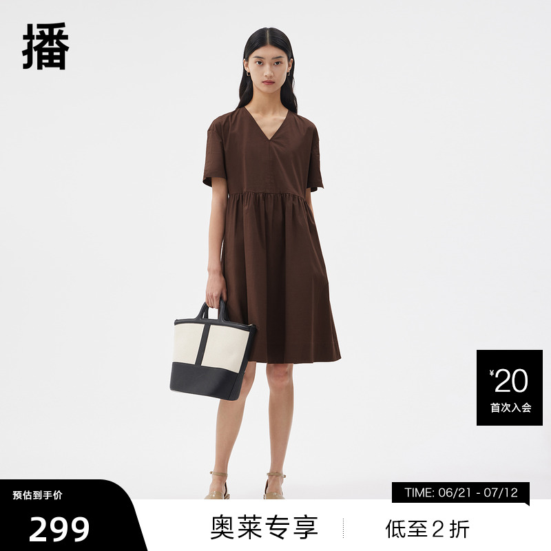 V领设计、袖口小开叉、腰间抽碎褶