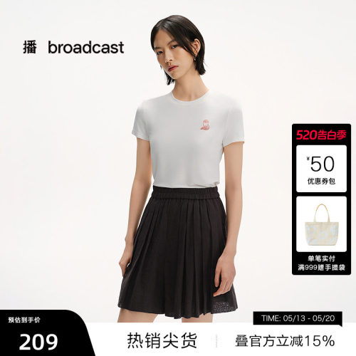 简约圆领，猫咪胸标