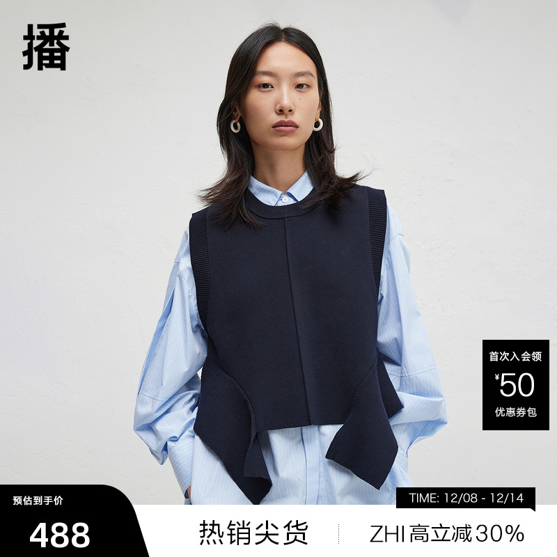 微弧形侧面开叉下摆，平滑双纽扣袖口