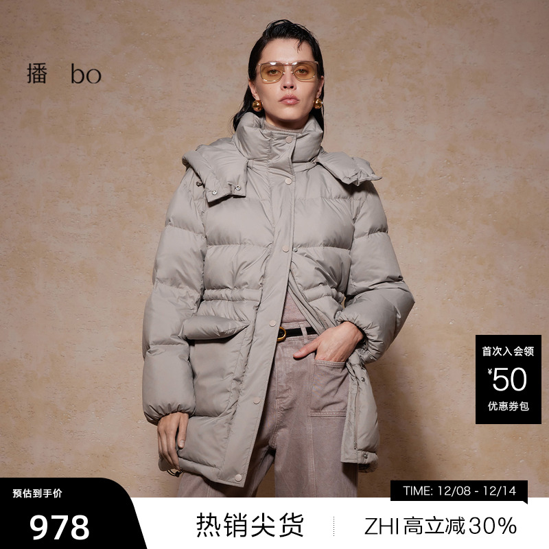 大容量袋盖充绒口袋，光泽质感金属拉链