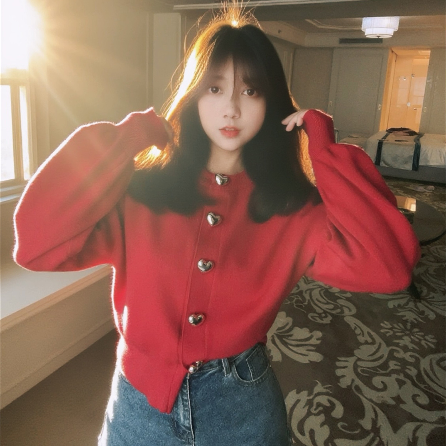 法式复古红爱心扣灯笼袖针织开衫