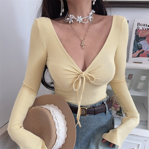 超大弹力V领喇叭袖修身辣妹T恤